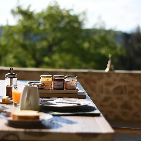 La Haute Maurelle Bed & Breakfast *